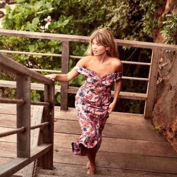 Finders Keepers Rhapsody Mermaid Linen Dress - Picture 2 of 3